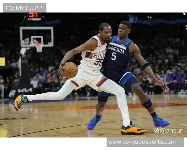 爱德华兹首节火力全开半场高效得分助球队继续进攻展现强大实力 爱德华兹首节火力全开半场高效得分助球队继续进攻展现强大实力