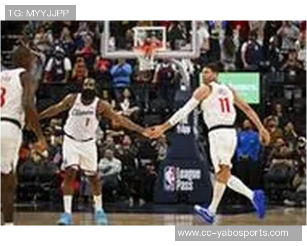 快船客场大胜开拓者迎赛季首次三连胜展现复苏迹象