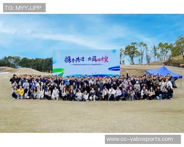 拜仁全队友谊赛后举行团建聚餐活动提升球队凝聚力